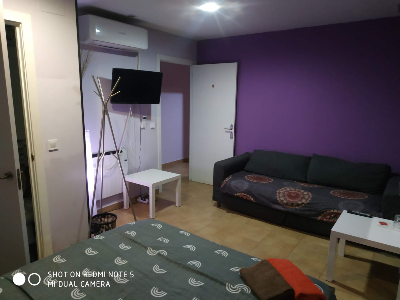 Portazgo Rooms Madrid habitación con cama de estrellas